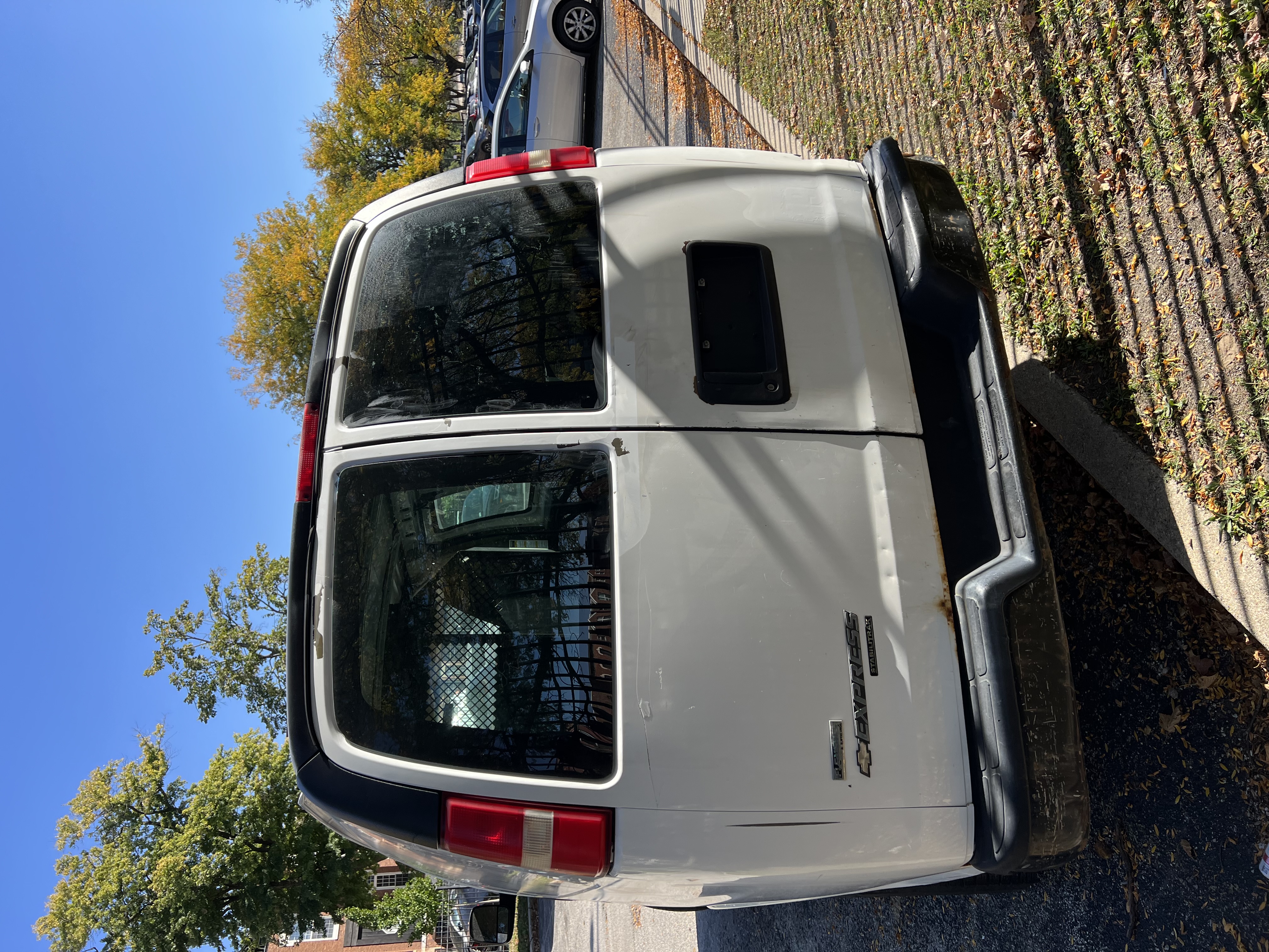 Used 2011 Chevrolet Express 3500 RWD image 8