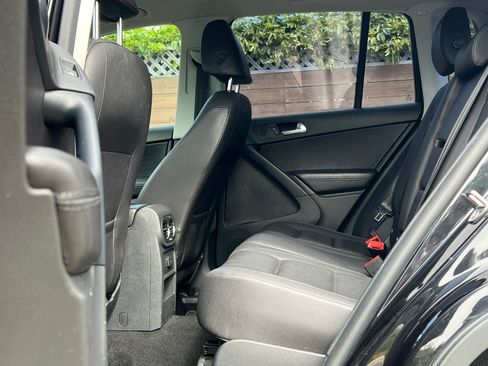 Used 2016 Volkswagen Tiguan S image 11