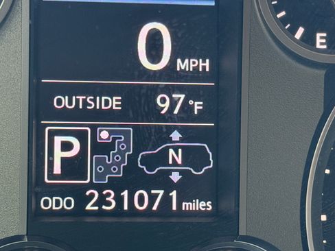 Used 2013 Lexus LX 570 4WD w/ Luxury Pkg image 14