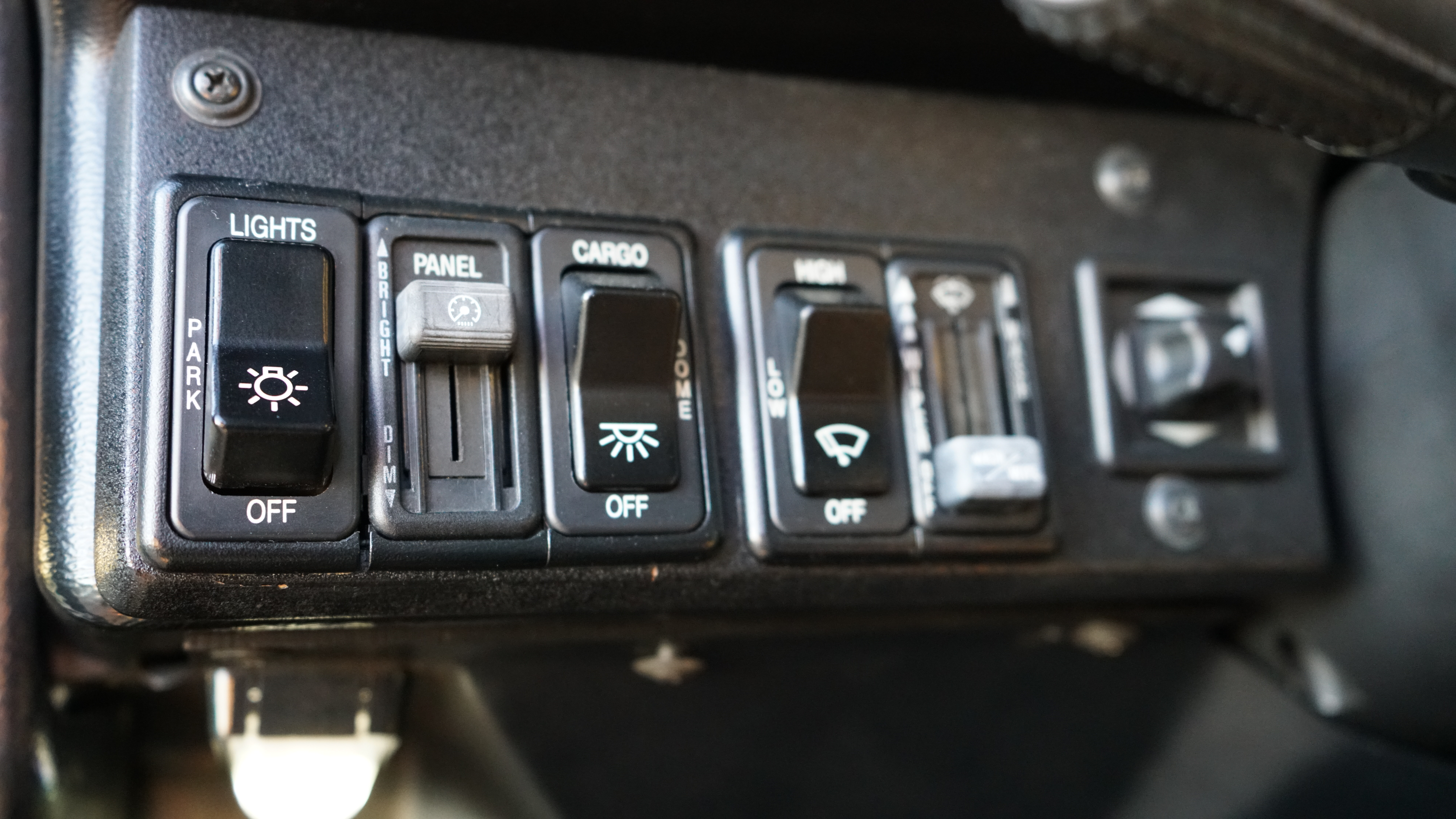 Used 2000 HUMMER H1 4-Door Wagon AWD/4WD image 25