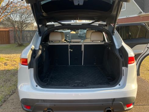 Used 2018 Jaguar F-PACE Prestige image 12