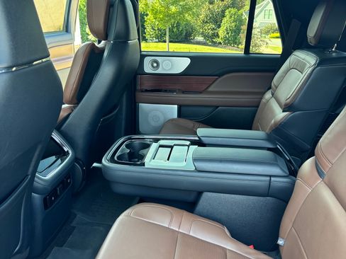 Used 2023 Lincoln Navigator Reserve image 22