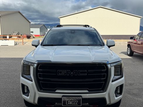 Used 2022 GMC Yukon AT4 w/ Technology Package AWD/4WD image 8