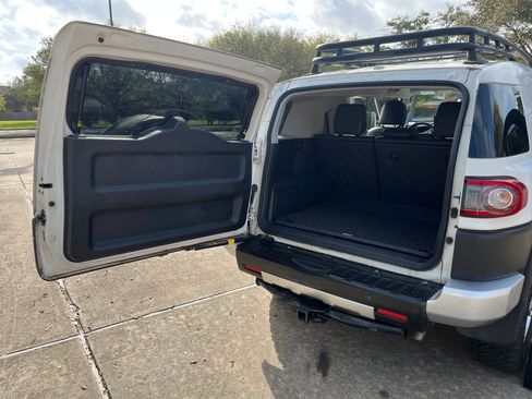 Used 2012 Toyota FJ Cruiser Sport Utility 2D w/ Upgrade Pkg image 23