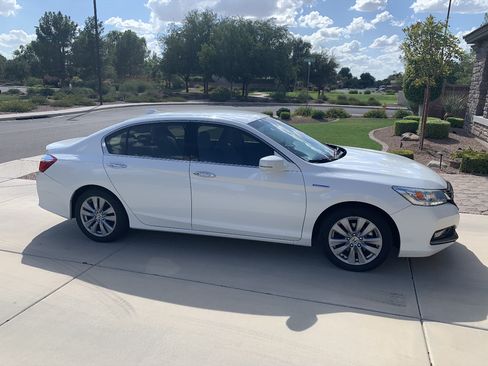Used 2014 Honda Accord Plug-In Sedan image 3