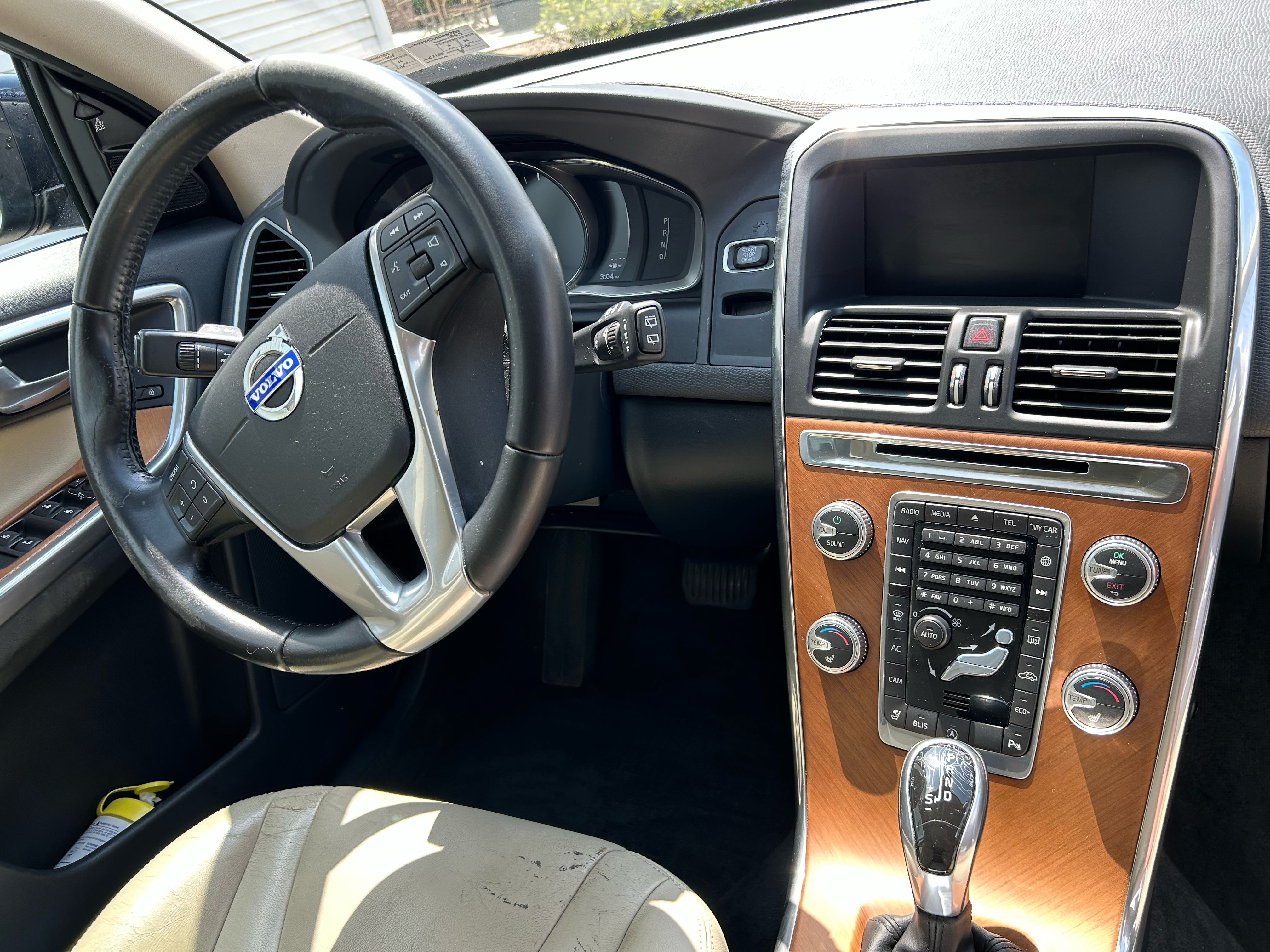 Used 2017 Volvo XC60 T5 Inscription w/ Preferred Option Package FWD image 12