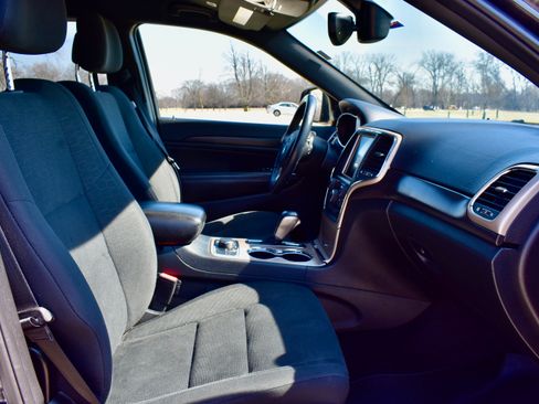 Used 2017 Jeep Grand Cherokee Laredo w/ Quick Order Package 23E image 17