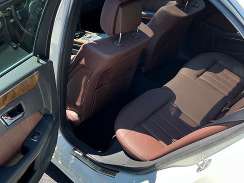 Used 2011 Mercedes-Benz E 550 4MATIC Sedan image 6