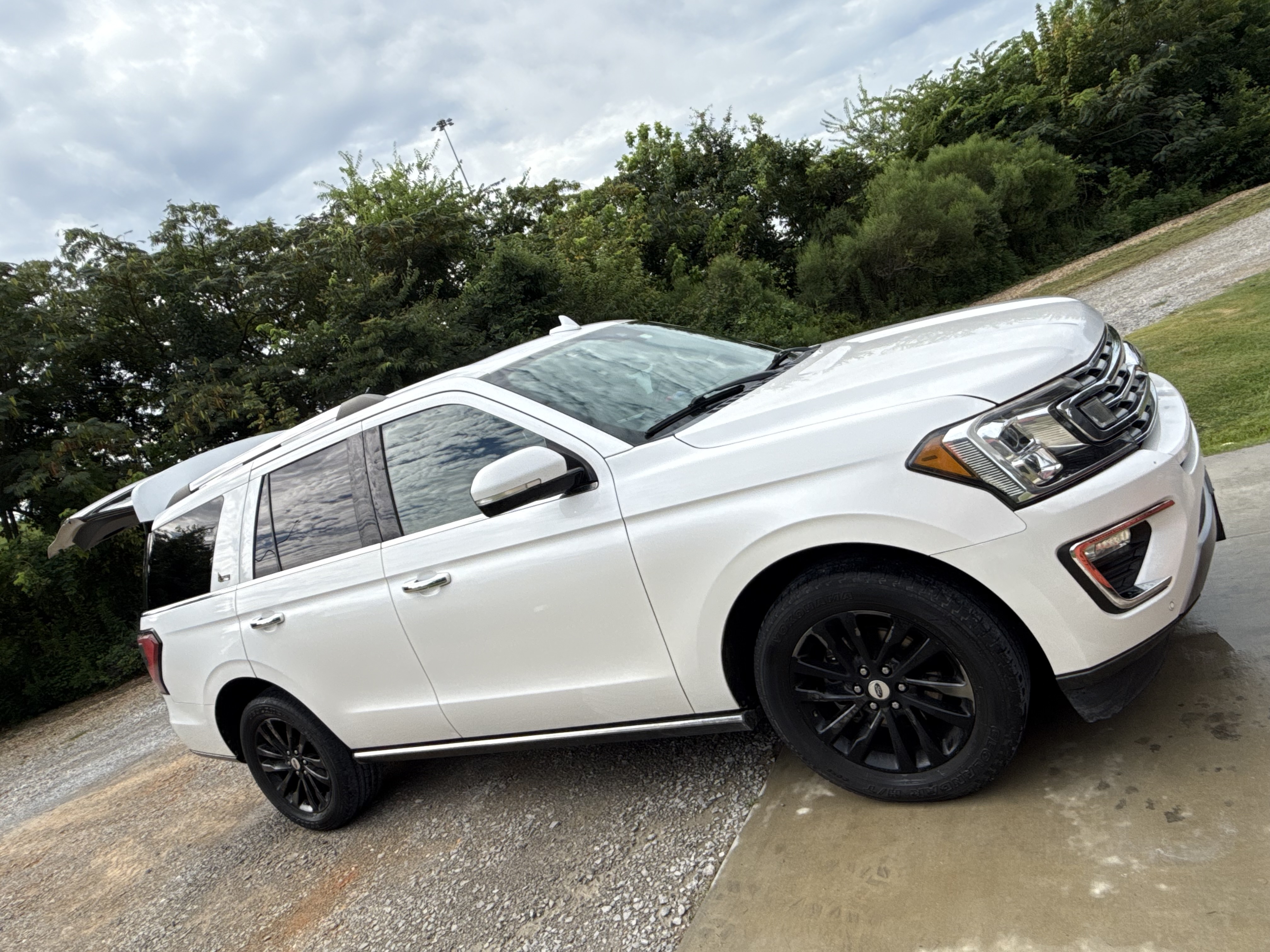 Used 2019 Ford Expedition Limited w/ Equipment Group 301A RWD image 6