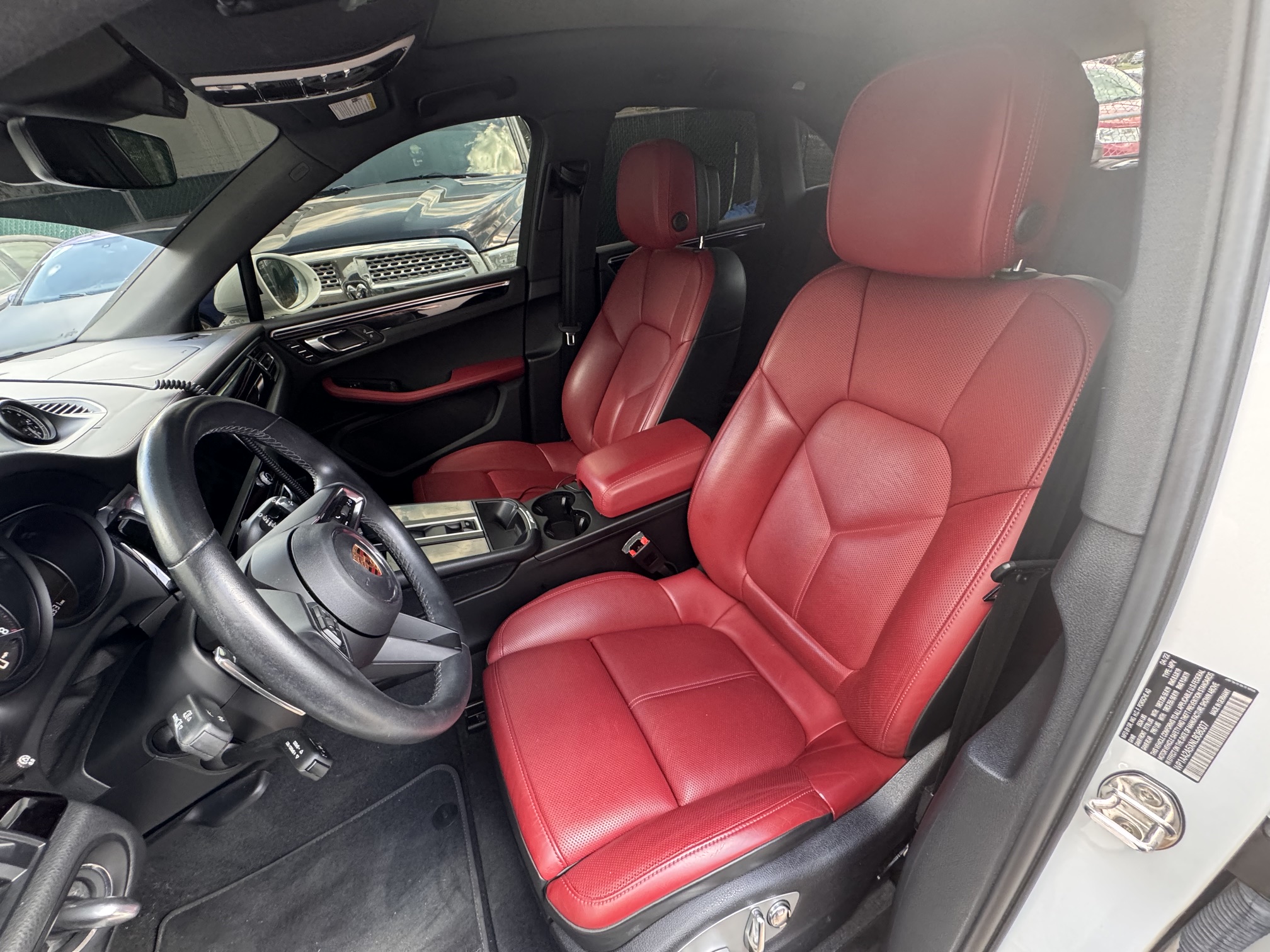 Used 2022 Porsche Macan AWD/4WD image 11
