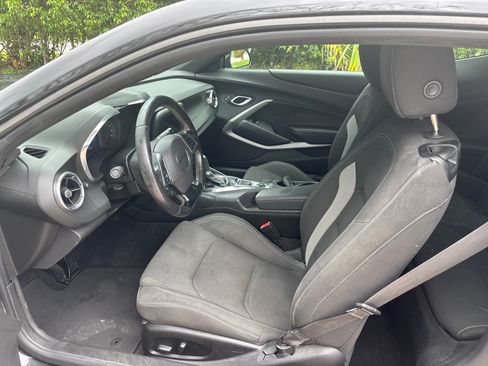 Used 2019 Chevrolet Camaro LT RWD image 8