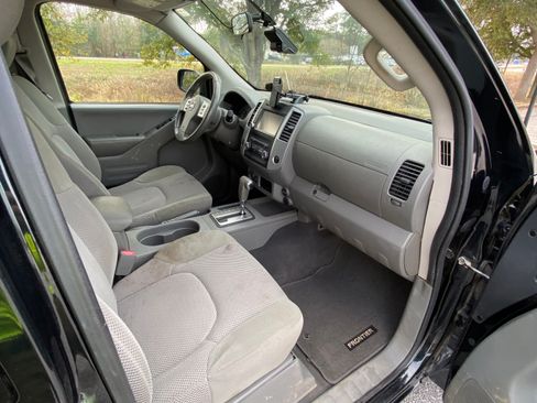 Used 2019 Nissan Frontier SV image 16