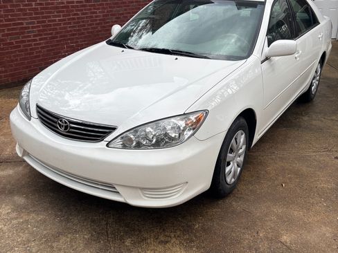Used 2005 Toyota Camry LE image 1