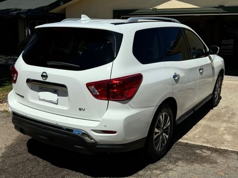 Used 2019 Nissan Pathfinder SV image 5