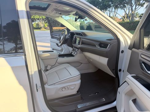 Used 2024 GMC Yukon Denali w/ Advanced Technology Package RWD image 15