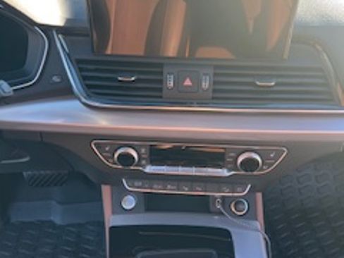 Used 2022 Audi Q5 2.0T Prestige w/ Prestige Package image 11