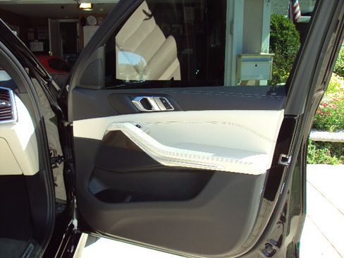 Used 2022 BMW X5 xDrive40i w/ M Sport Package image 30