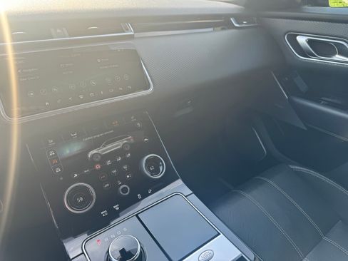Used 2019 Land Rover Range Rover Velar R-Dynamic SE image 11