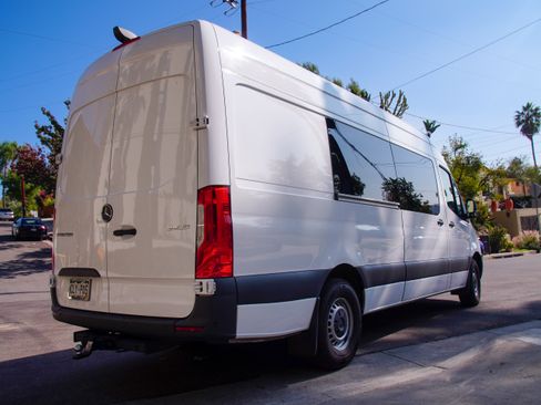 Used 2023 Mercedes-Benz Sprinter 2500 image 13