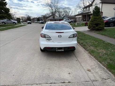 Used 2011 MAZDA MAZDA3 i Touring image 2