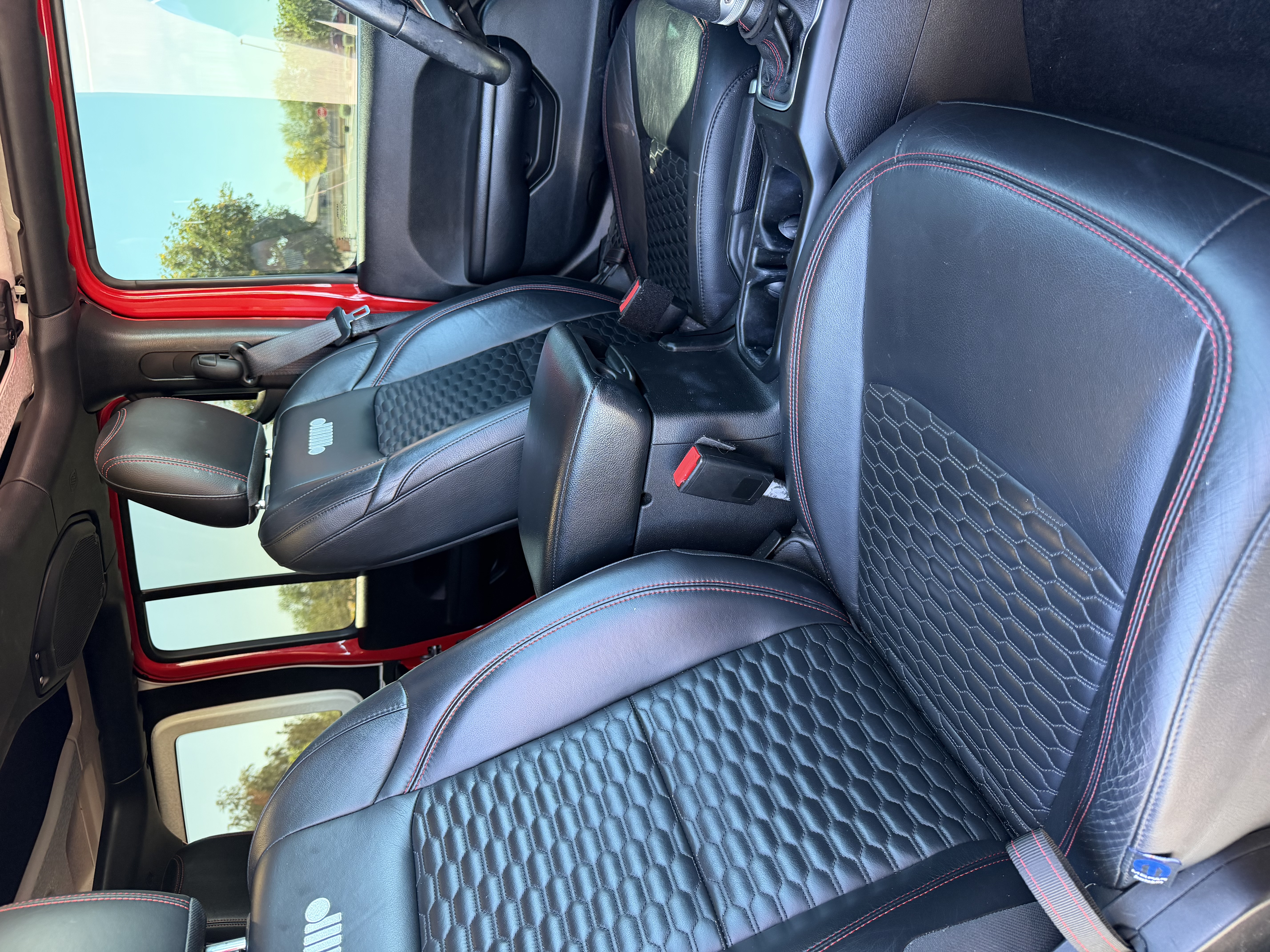 Used 2021 Jeep Wrangler Unlimited Rubicon AWD/4WD image 15