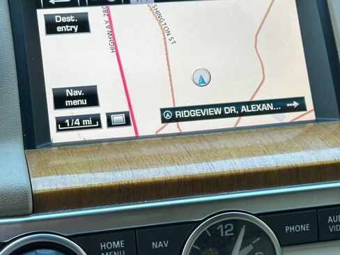 Used 2016 Land Rover LR4 HSE Silver Edition image 5