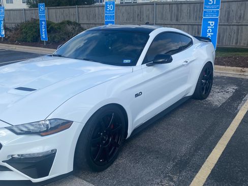 Used 2019 Ford Mustang GT Premium w/ GT Performance Package image 4