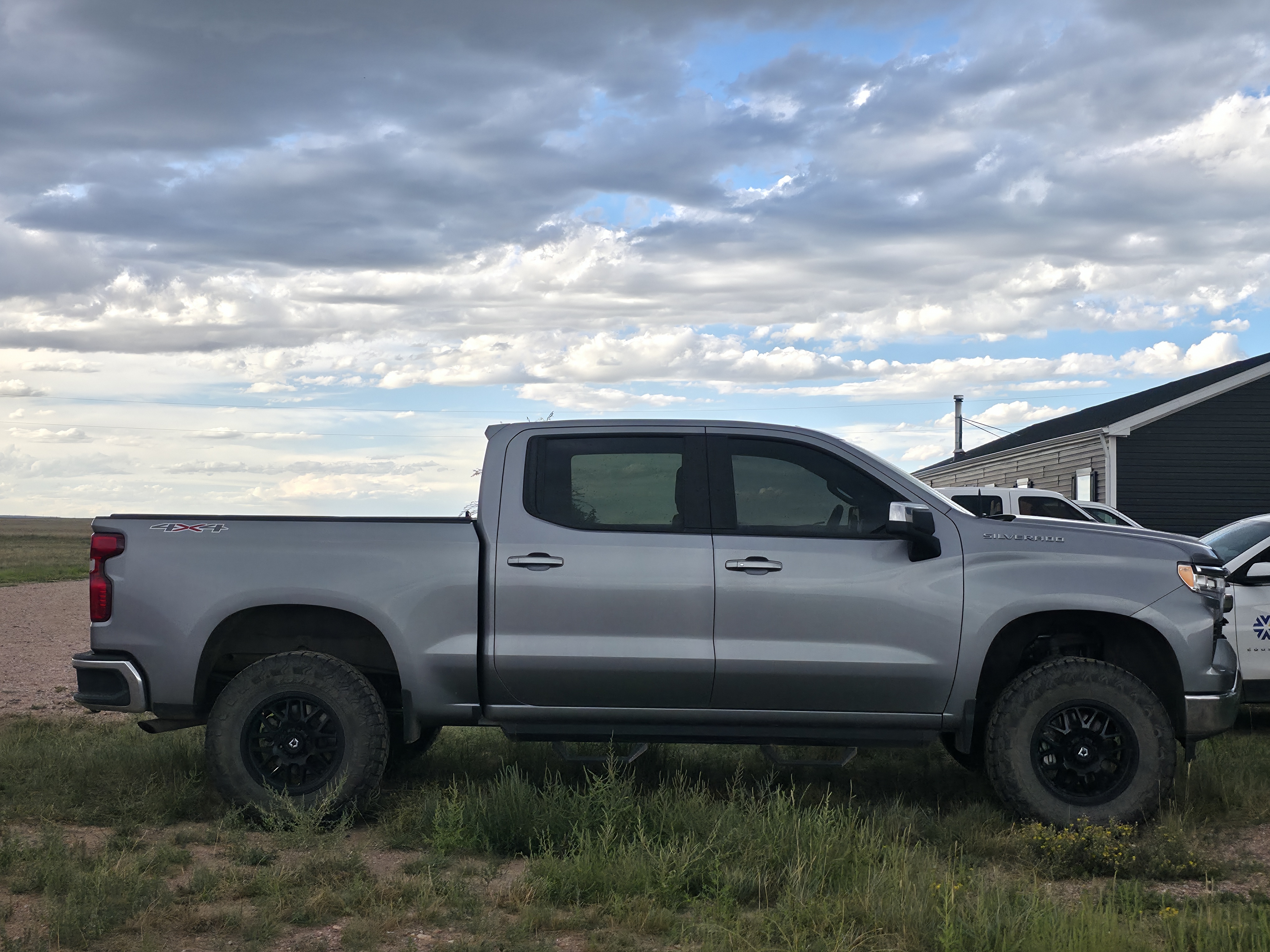 Used 2024 Chevrolet Silverado 1500 LT w/ Convenience Package II AWD/4WD image 4