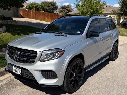 Used 2017 Mercedes-Benz GLS 550 4MATIC image 2