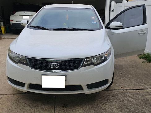 Used 2011 Kia Forte EX image 1