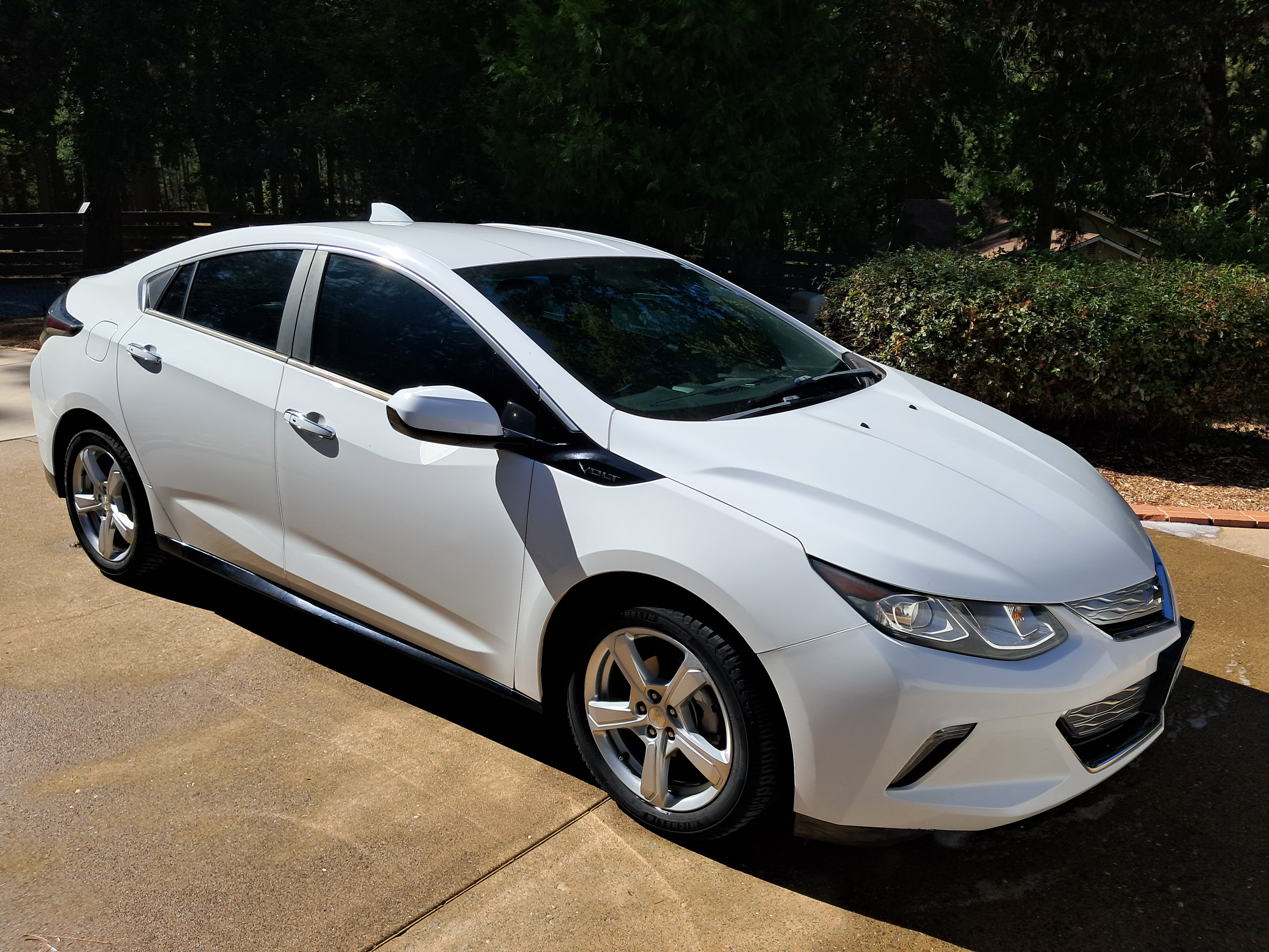 Used 2018 Chevrolet Volt LT w/ LT Driver Confidence Package FWD image 1