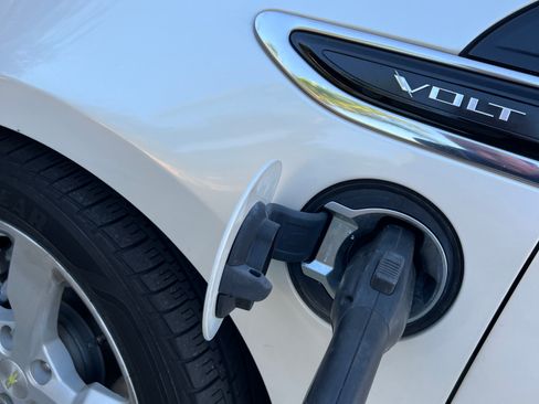 Used 2013 Chevrolet Volt Premium w/ Premium Trim Package image 15