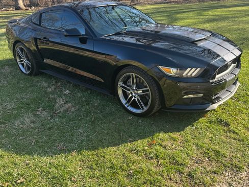 Used 2017 Ford Mustang GT w/ Interior & Wheel Package RWD image 1