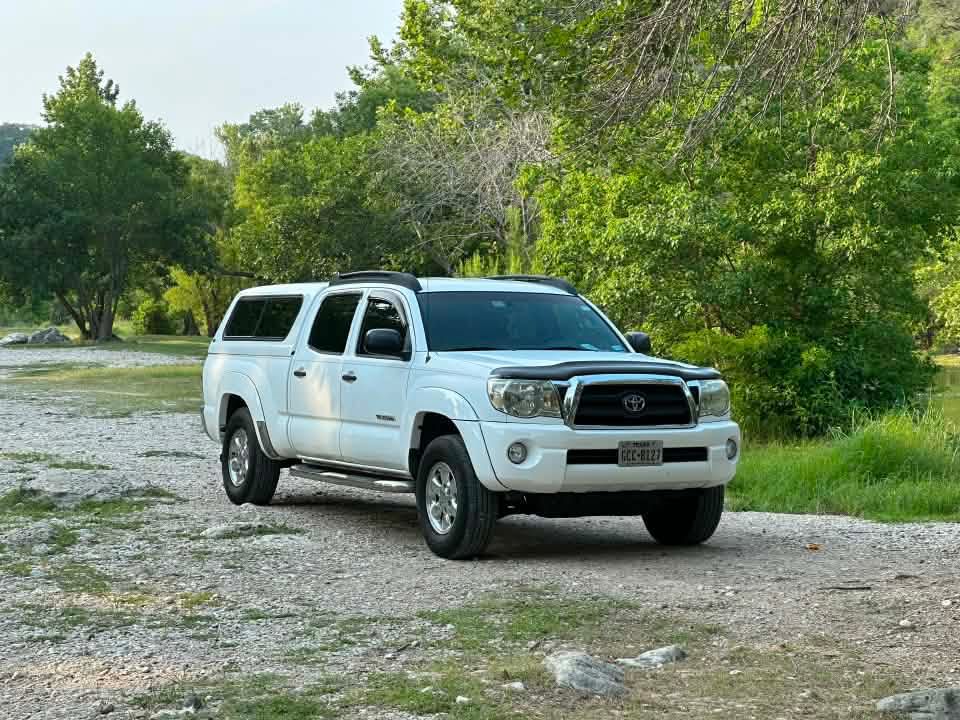 Used 2005 Toyota Tacoma PreRunner w/ SR5 Pkg #3 RWD image 1