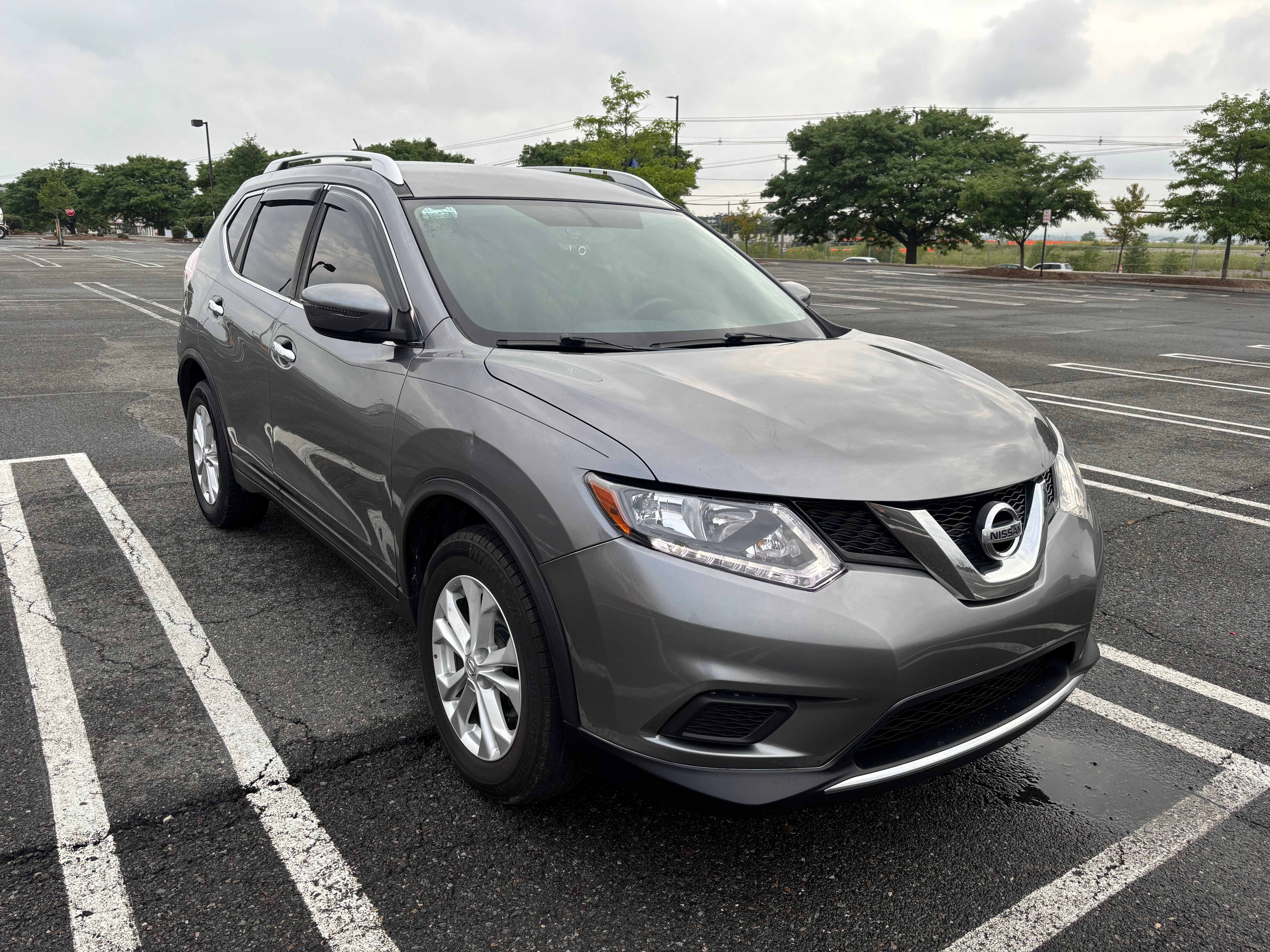 Used 2016 Nissan Rogue SV AWD/4WD image 1