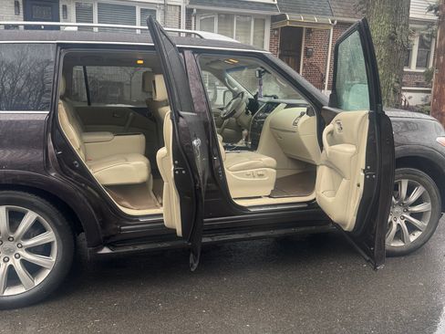 Used 2013 INFINITI QX56 4WD w/ Deluxe Touring Pkg image 11