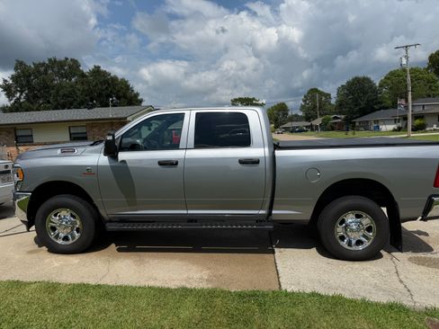 Used 2024 RAM 2500 Tradesman w/ Chrome Appearance Group AWD/4WD image 2