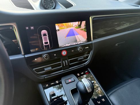 Used 2022 Porsche Macan image 16