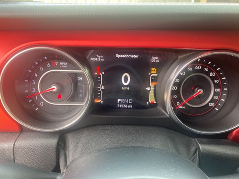 Used 2018 Jeep Wrangler Unlimited Rubicon image 2