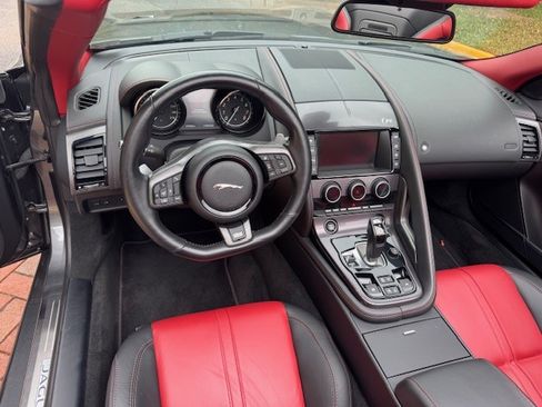 Used 2016 Jaguar F-TYPE R image 17