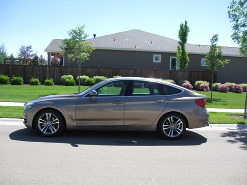 Used 2018 BMW 330i Gran Turismo xDrive AWD/4WD image 1