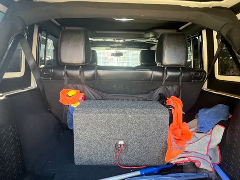 Used 2013 Jeep Wrangler Unlimited Rubicon image 10