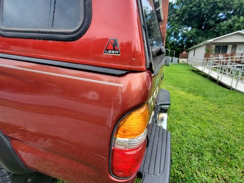 Used 2002 Toyota Tacoma 4x4 Xtracab w/ SR5 Pkg w/ Chrome Pkg image 18