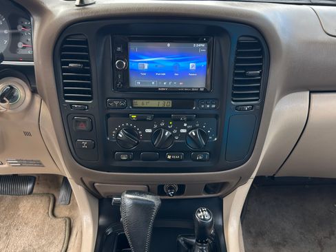 Used 2001 Toyota Land Cruiser image 8