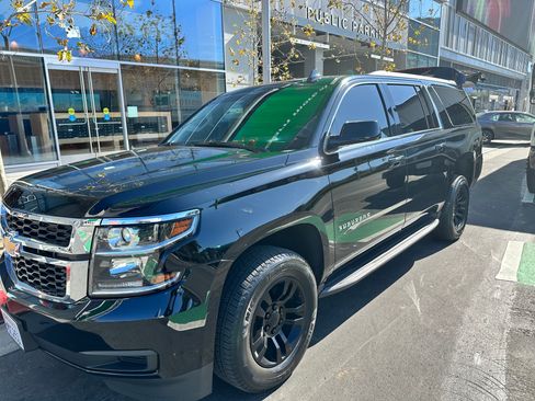 Used 2020 Chevrolet Suburban LS RWD image 1