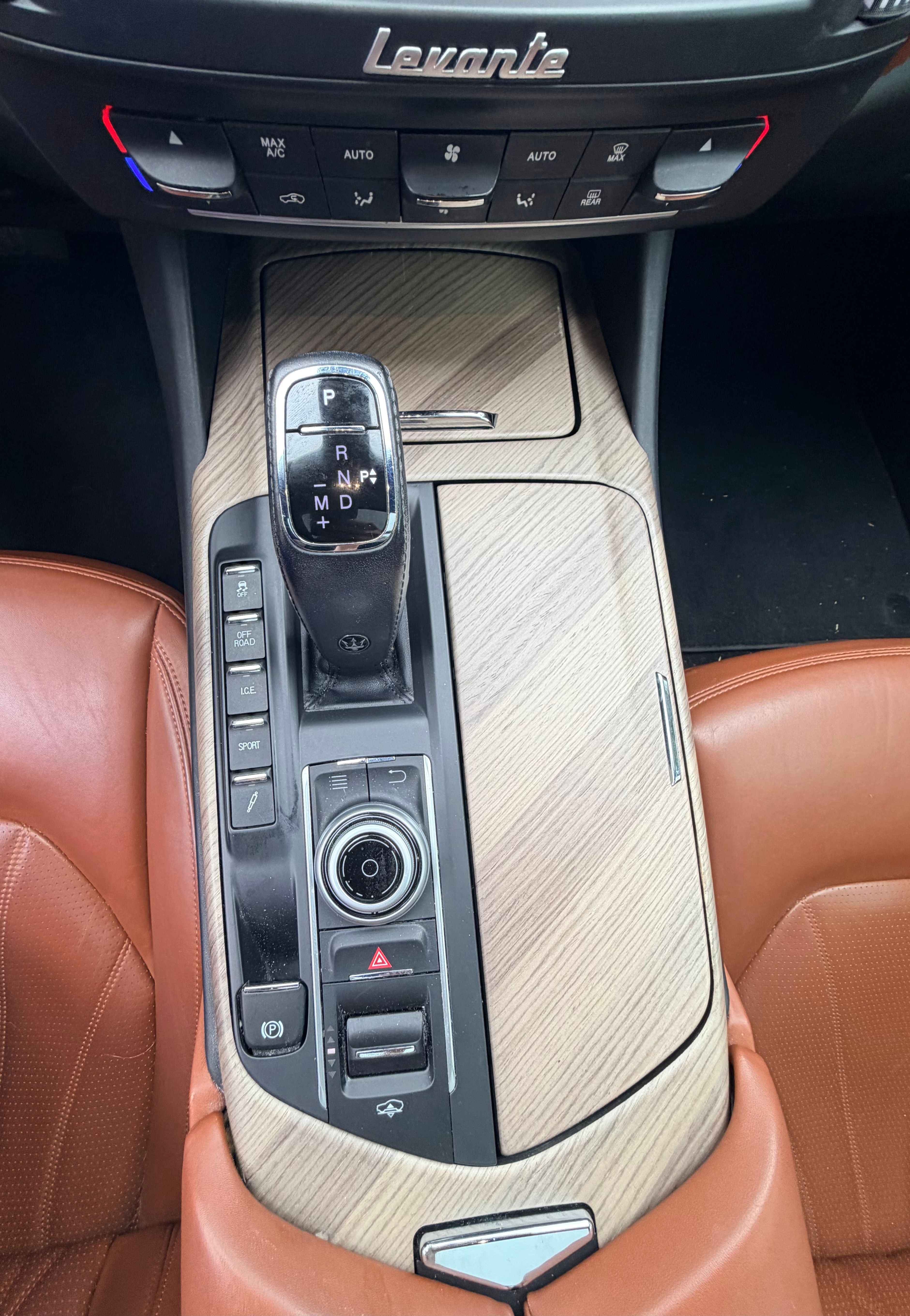 Used 2020 Maserati Levante GranLusso AWD/4WD image 12