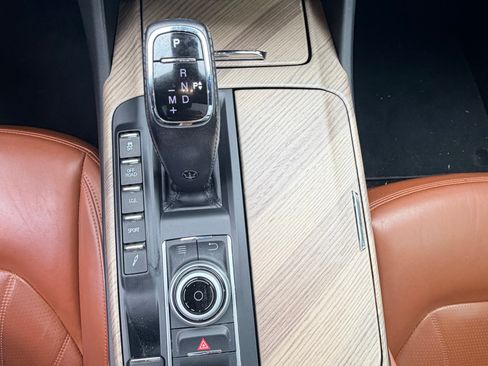 Used 2020 Maserati Levante GranLusso AWD/4WD image 12