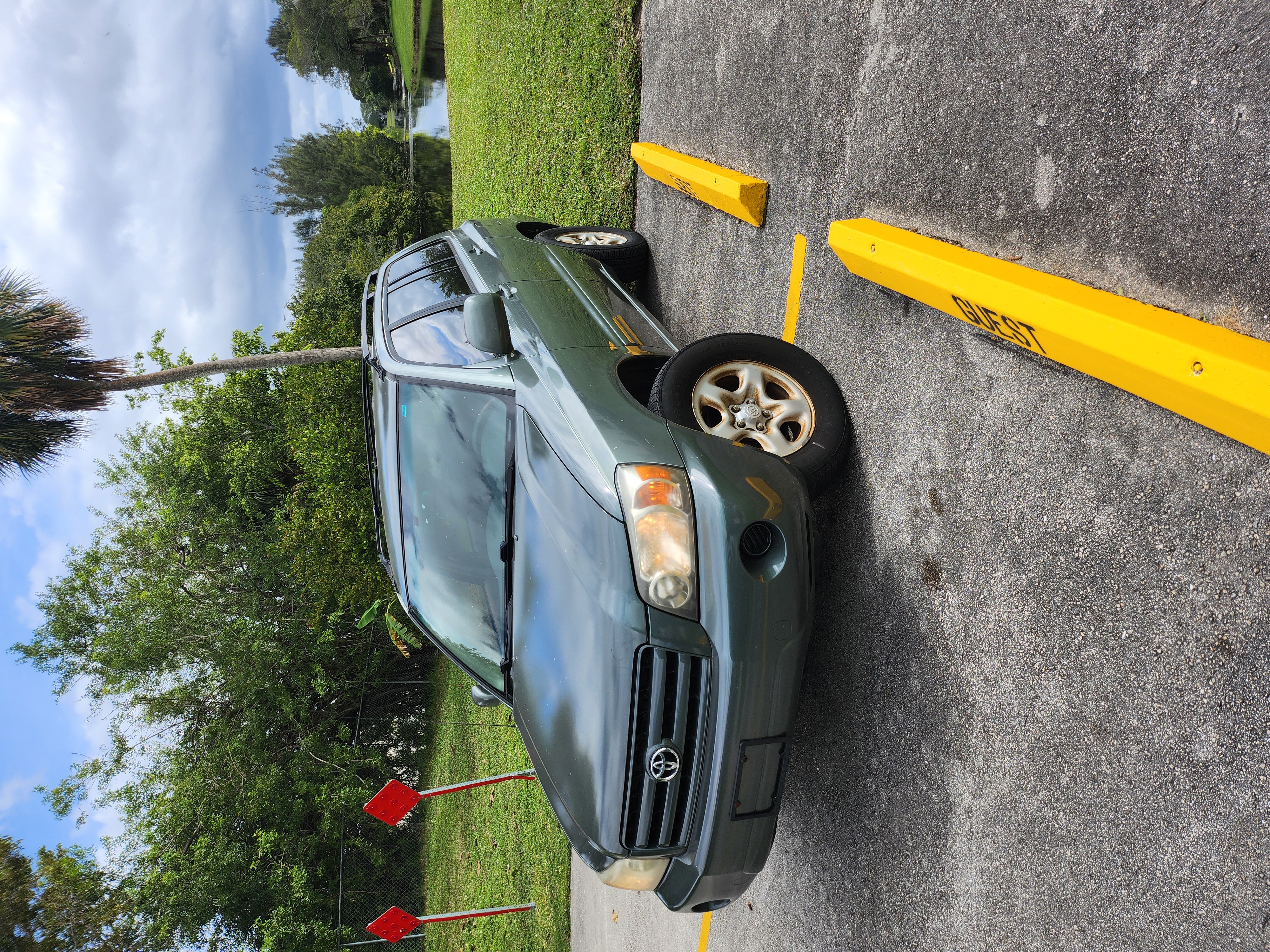 Used 2005 Toyota Highlander 2WD w/ Towing Prep Pkg image 1