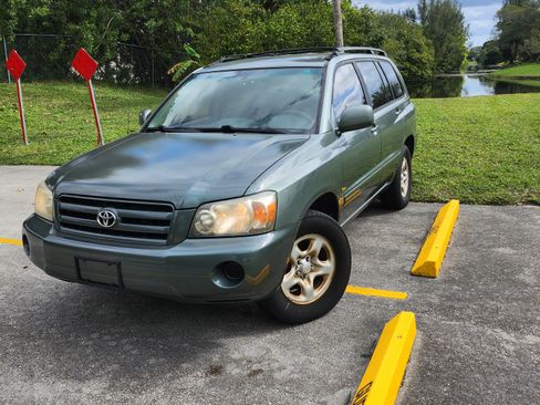 Used 2005 Toyota Highlander 2WD image 1