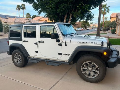 Used 2016 Jeep Wrangler Unlimited Rubicon w/ Connectivity Group image 4